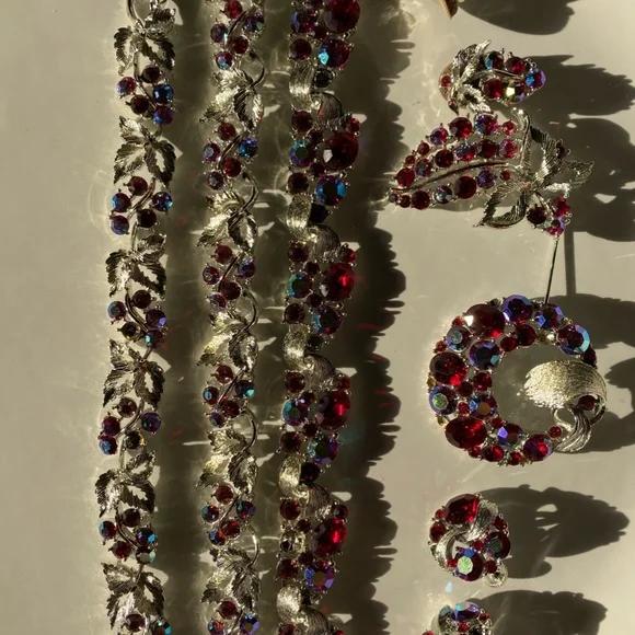 Vintage Costume Jewelry - Picture 4 of 16